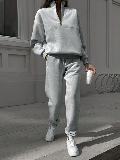 SHEIN X Carly Lawrence INAWLY Women'S Half Zipper Hoodie and Jogger Pants Two Piece Set
